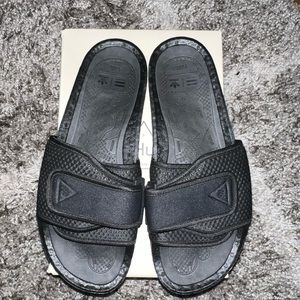 Mens Adidas by Pharrell Williams Chancletas HU Slides size 10US black